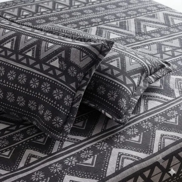 Contemporary_Geometric_Print_King_Size_Bedsheet_Set