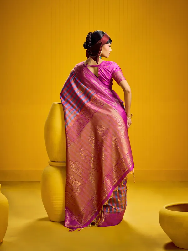 Pink_Checked_Pattern_Saree_for_Women
