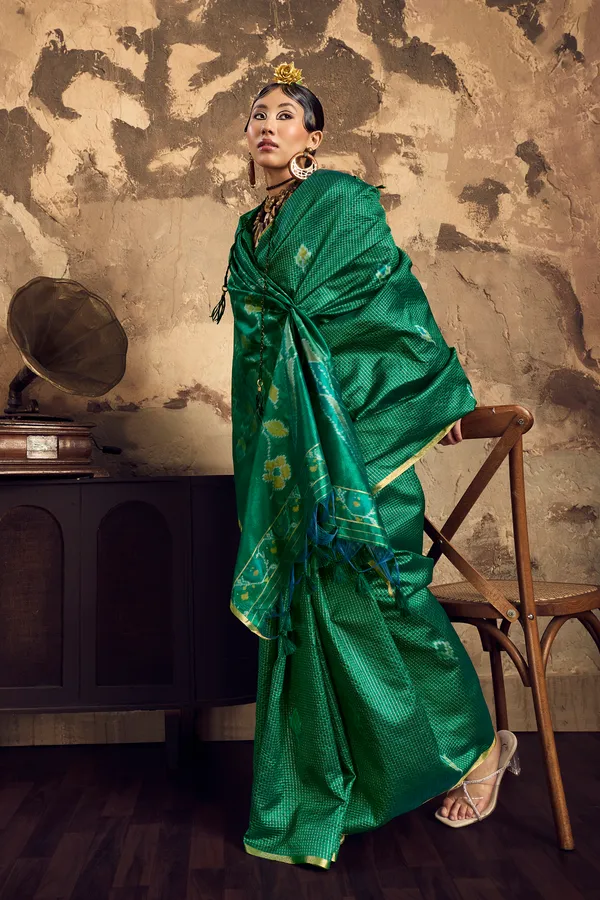 Green_Woven_Traditional_Saree_for_Women