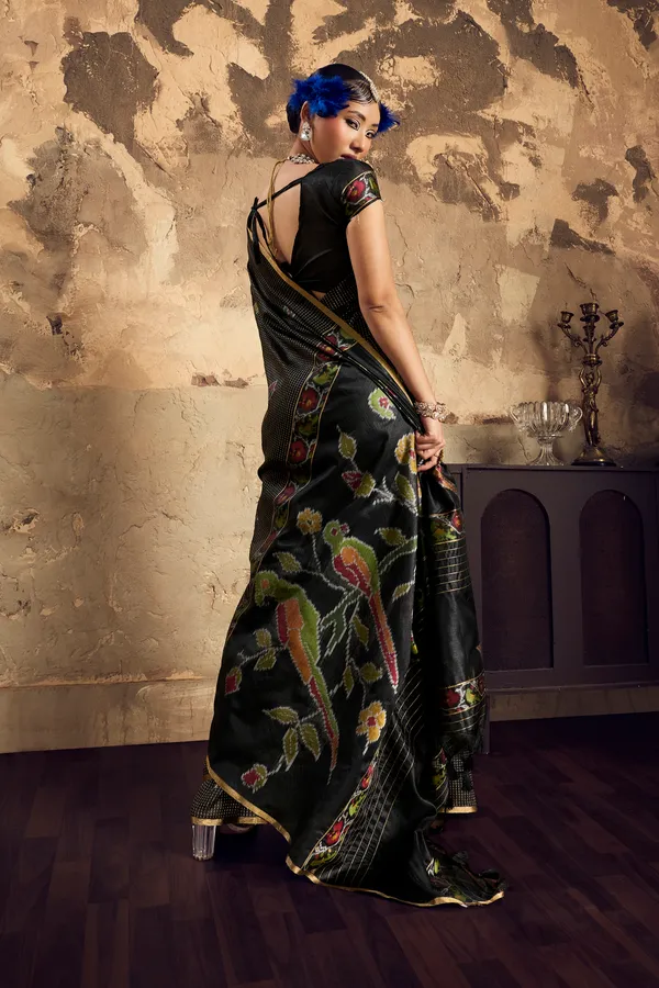 Black_V_Neck_Saree_Blouse_for_Women