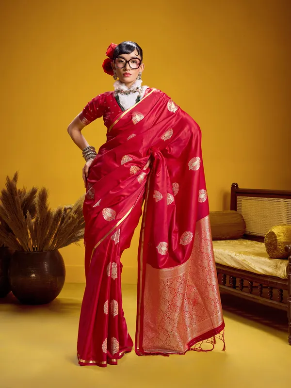 Red_Woven_Traditional_Saree_for_Women
