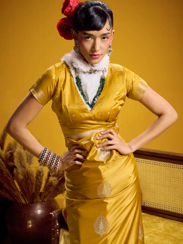 Yellow_Silk_Saree_With_Blouse_for_Women