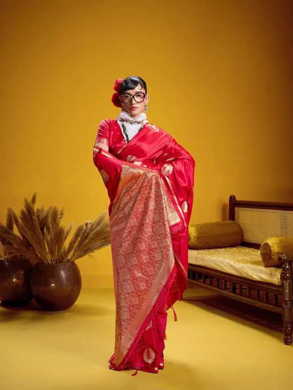 Red_Woven_Traditional_Saree_for_Women