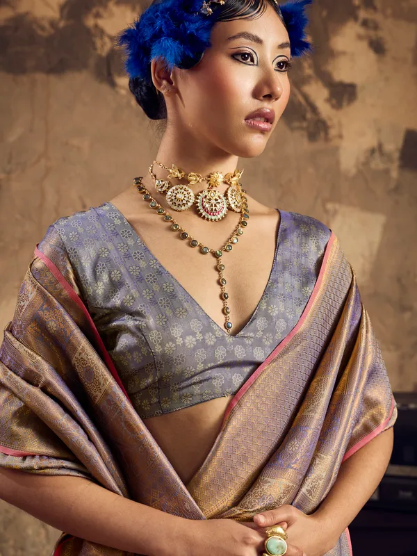 Gold_Woven_Saree_Set_With_Blouse_for_Women