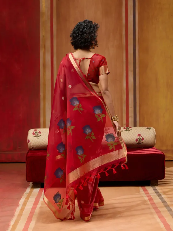 Red_Embellished_Saree_Set_for_Women