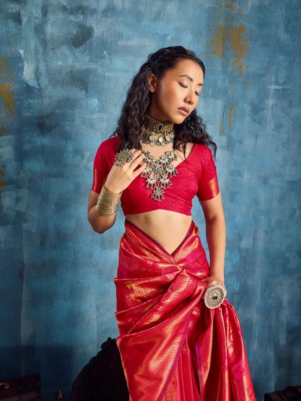 Red_Woven_Traditional_Saree_for_Women