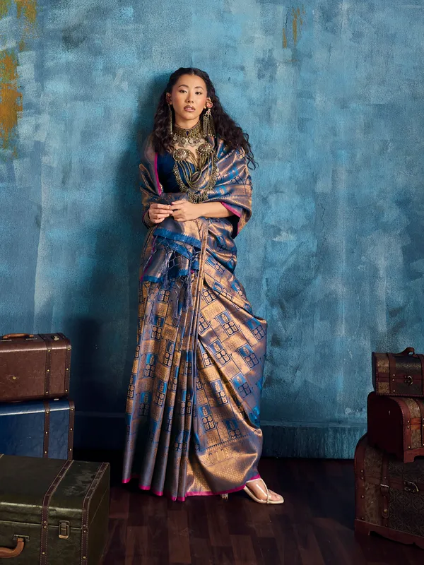 Blue_Woven_Geometric_Saree_for_Women