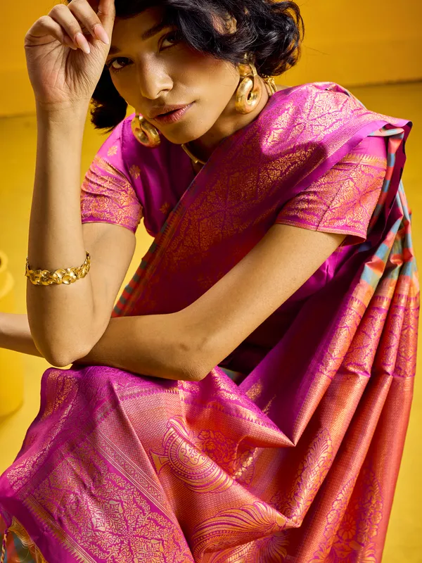 Magenta_Multicolor_Woven_Saree_Set_for_Women