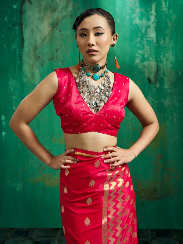 Red_Gold_Motif_Saree_With_Blouse_for_Women