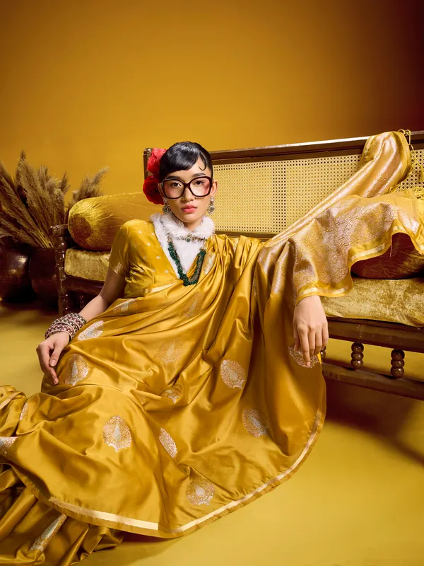 Yellow_Silk_Saree_With_Blouse_for_Women