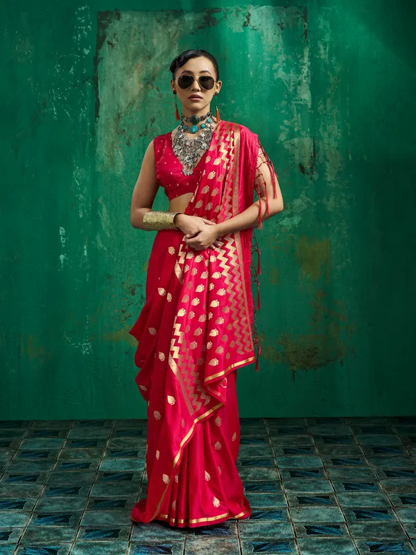 Red_Gold_Motif_Saree_With_Blouse_for_Women