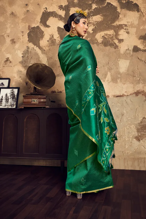 Green_Woven_Traditional_Saree_for_Women