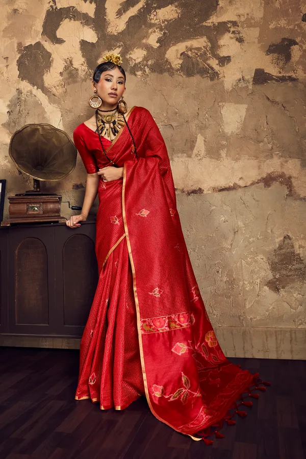 Red_Printed_Saree_With_Blouse_for_Women