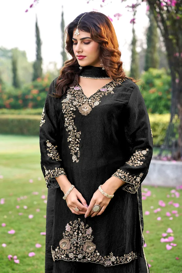 Black_Embroidered_Kurta_Set_for_Women