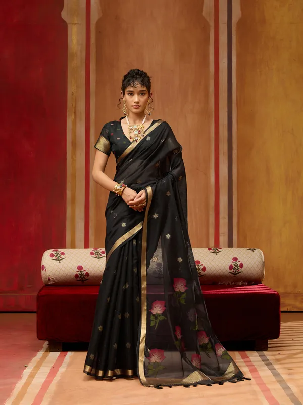 Black_Floral_Print_Saree_for_Women