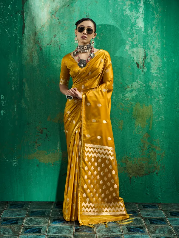 Mustard_Woven_Saree_With_Blouse_for_Women