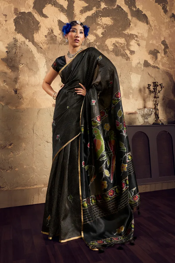 Black_V_Neck_Saree_Blouse_for_Women