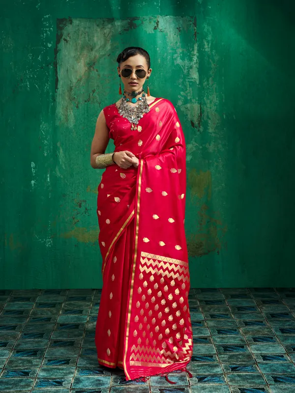 Red_Gold_Motif_Saree_With_Blouse_for_Women