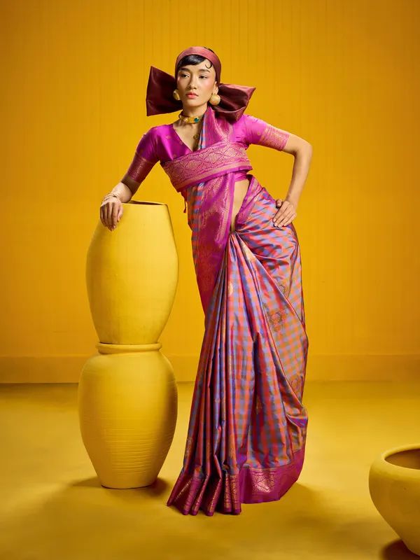 Pink_Checked_Pattern_Saree_for_Women