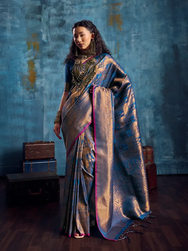 Blue_Woven_Geometric_Saree_for_Women