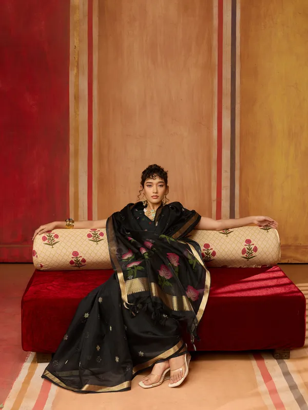 Black_Floral_Print_Saree_for_Women