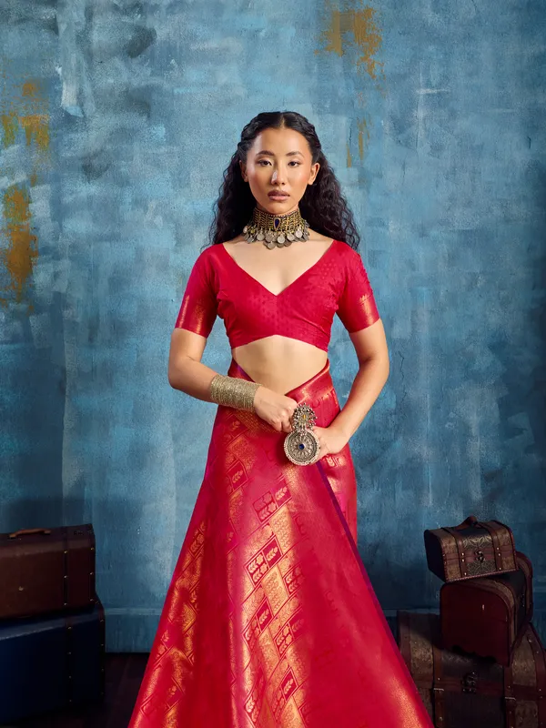 Red_Woven_Traditional_Saree_for_Women