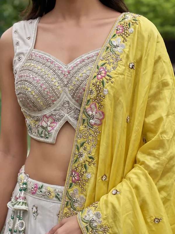 White_Embroidered_Lehenga_Choli_Set_for_Women