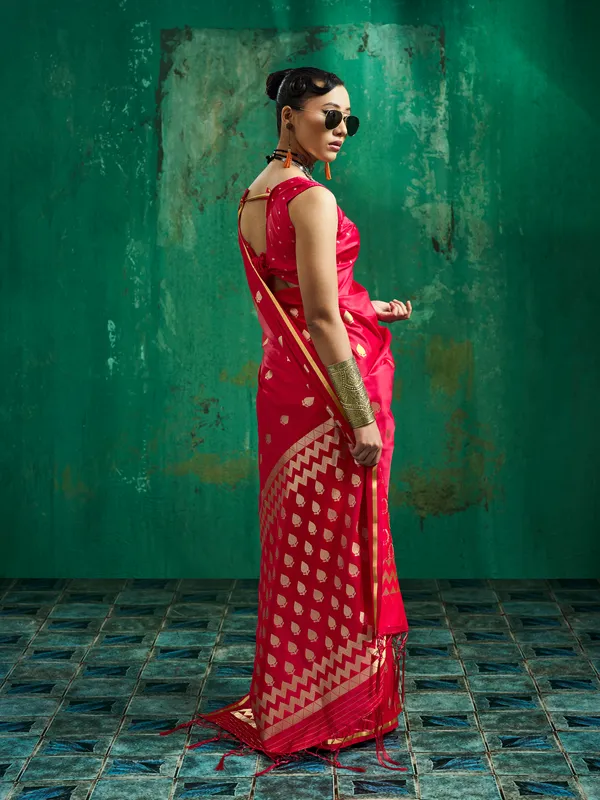 Red_Gold_Motif_Saree_With_Blouse_for_Women