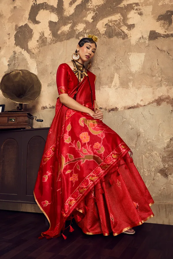 Red_Printed_Saree_With_Blouse_for_Women