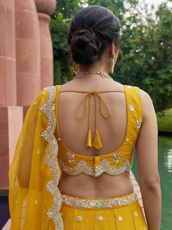 Yellow_Embroidered_Lehenga_Choli_Set_for_Women