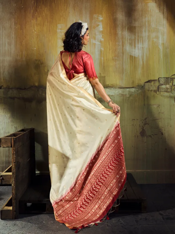 Red_Satin_V_Neck_Saree_Blouse_for_Women