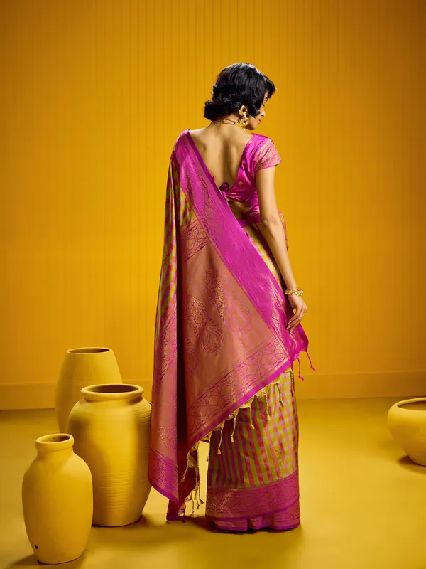 Pink_Woven_Traditional_Saree_for_Women