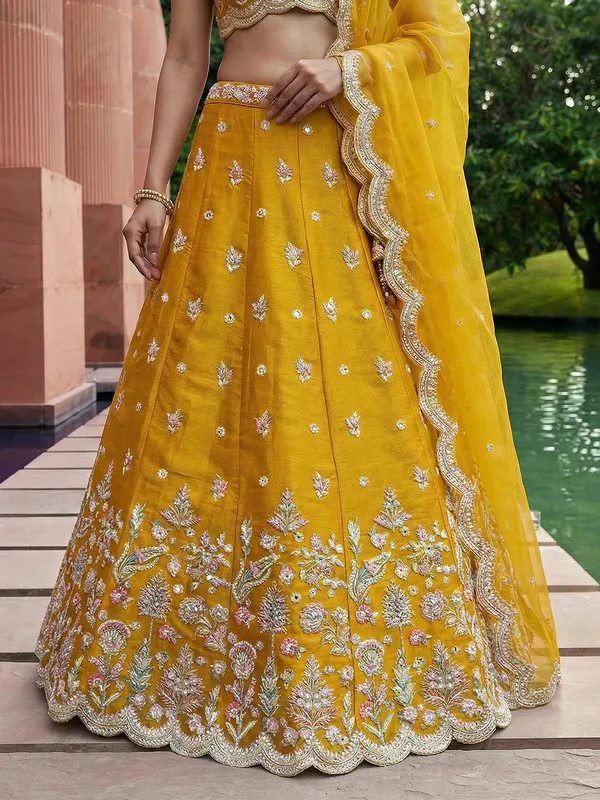 Yellow_Embroidered_Lehenga_Choli_Set_for_Women