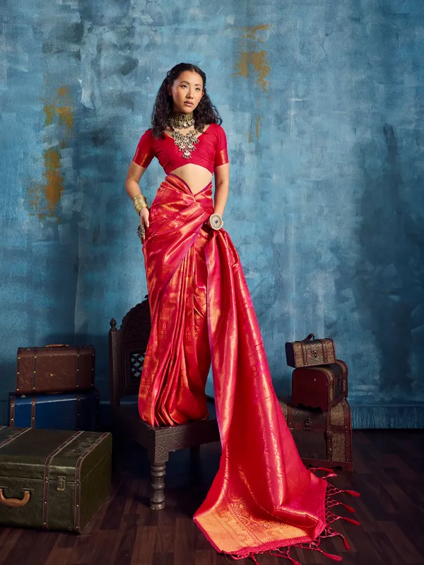 Red_Woven_Traditional_Saree_for_Women