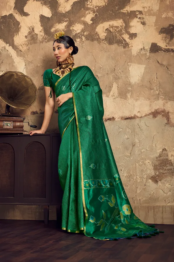 Green_Woven_Traditional_Saree_for_Women