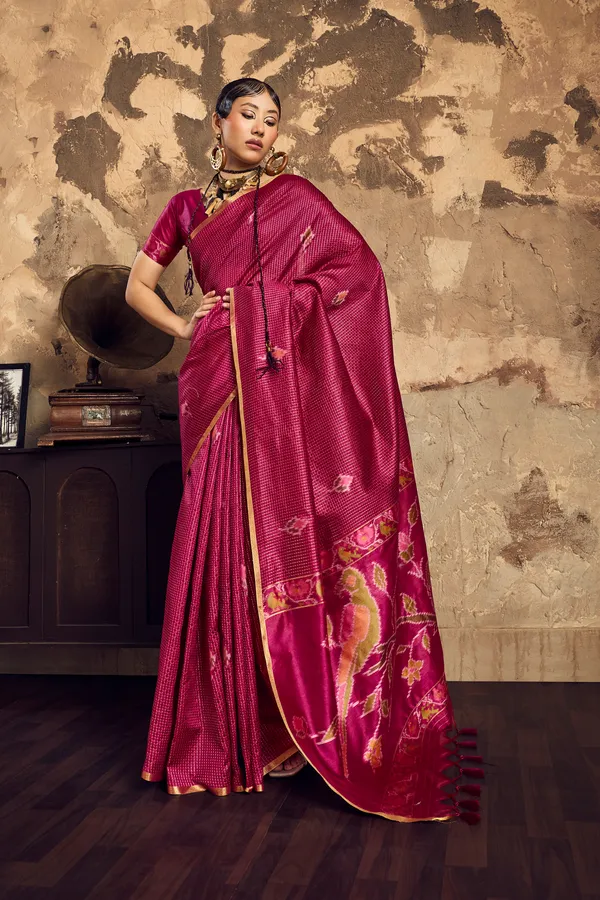 Magenta_Woven_Saree_for_Women