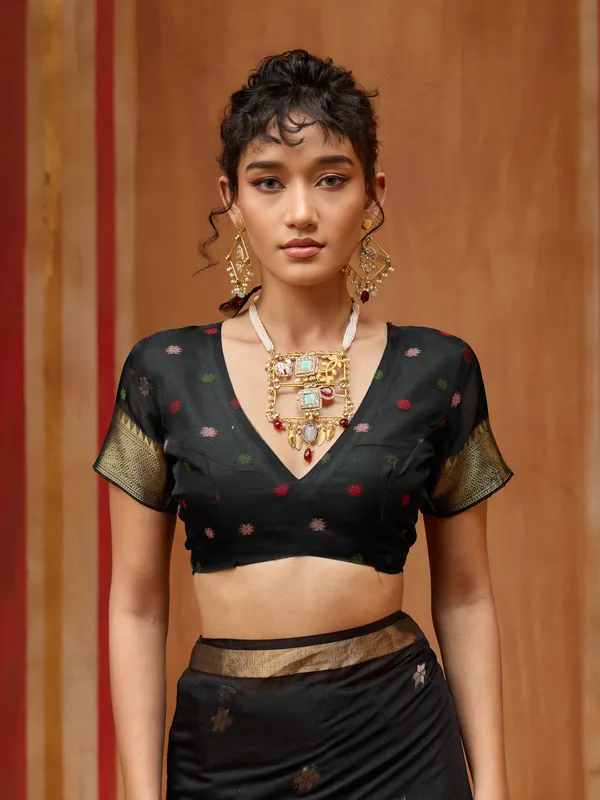 Black_Floral_Print_Saree_for_Women