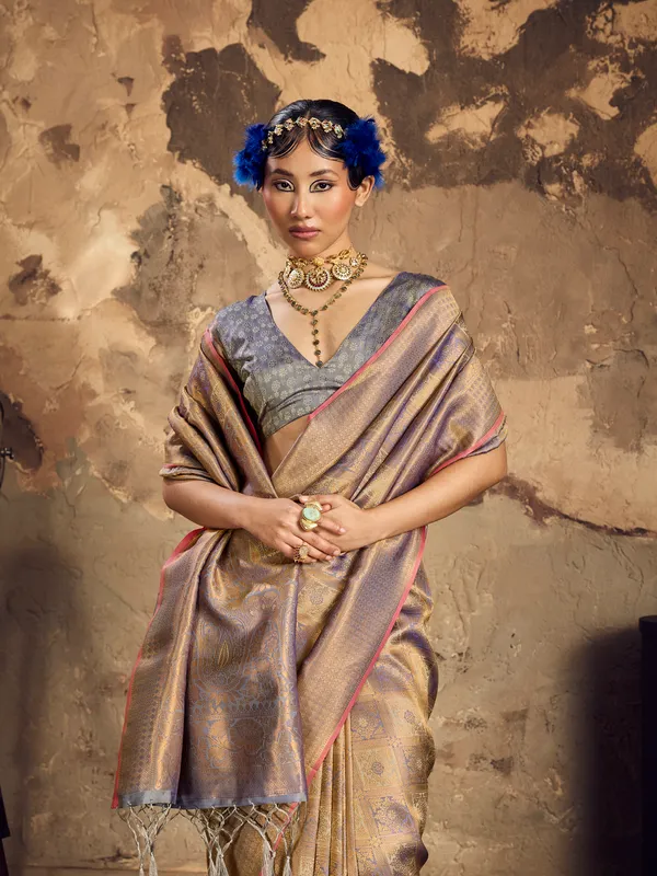 Gold_Woven_Saree_Set_With_Blouse_for_Women