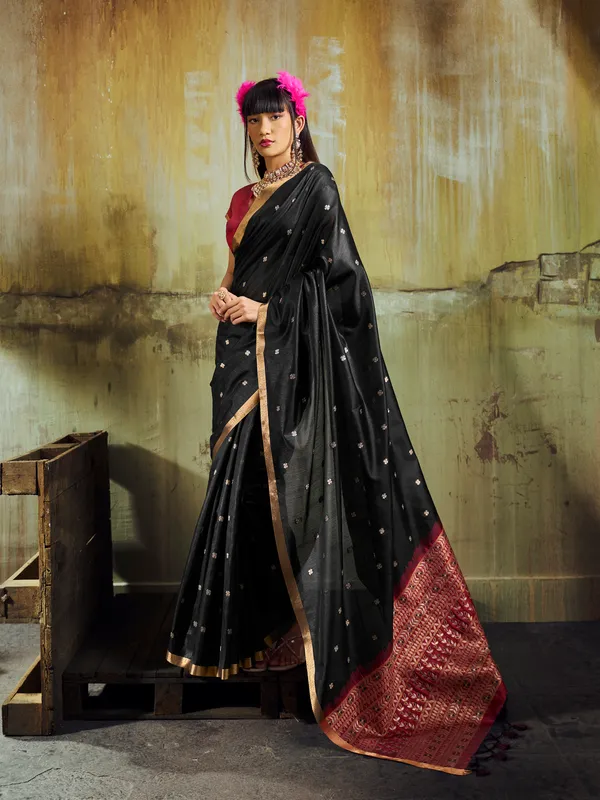 Black_Saree_With_Red_Blouse_for_Women
