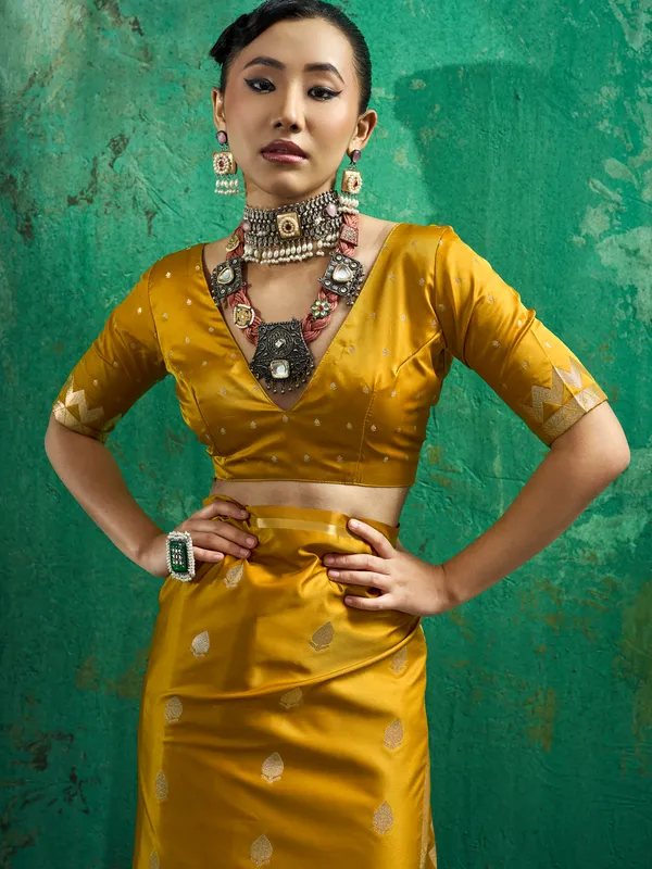 Mustard_Woven_Saree_With_Blouse_for_Women