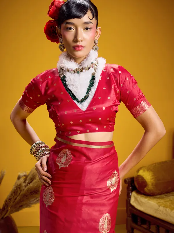 Red_Woven_Traditional_Saree_for_Women