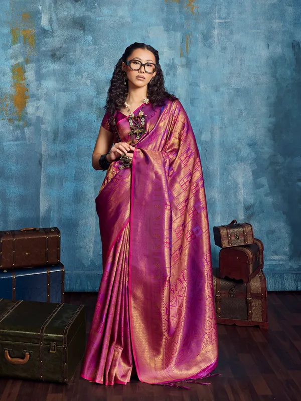 Magenta_Woven_Pattern_Saree_for_Women