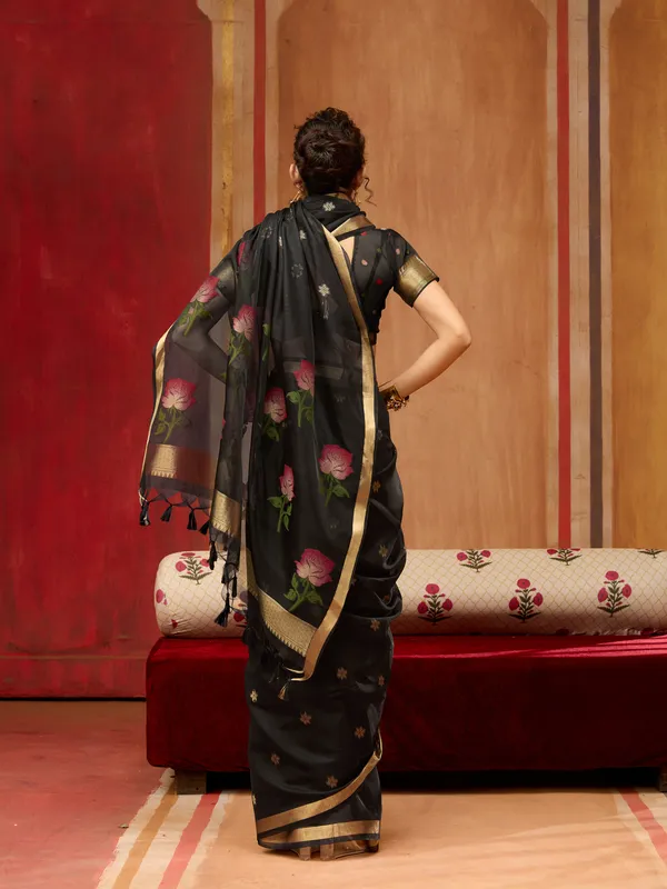 Black_Floral_Print_Saree_for_Women