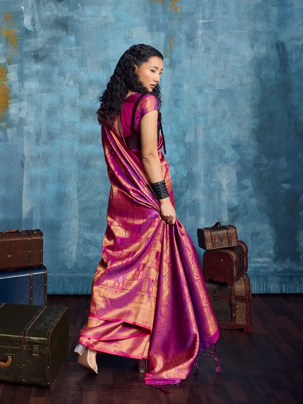 Magenta_Woven_Pattern_Saree_for_Women