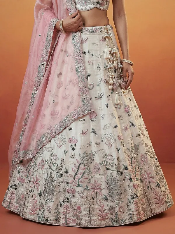 Pink_Floral_Embroidered_Lehenga_Set_for_Women