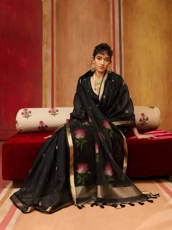 Black_Floral_Print_Saree_for_Women