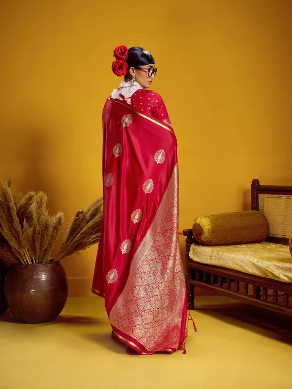 Red_Woven_Traditional_Saree_for_Women