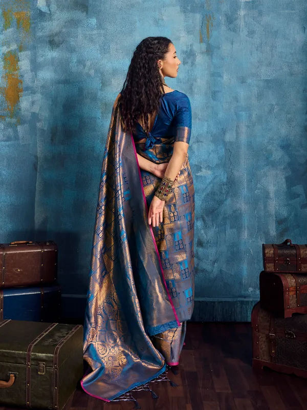 Blue_Woven_Geometric_Saree_for_Women