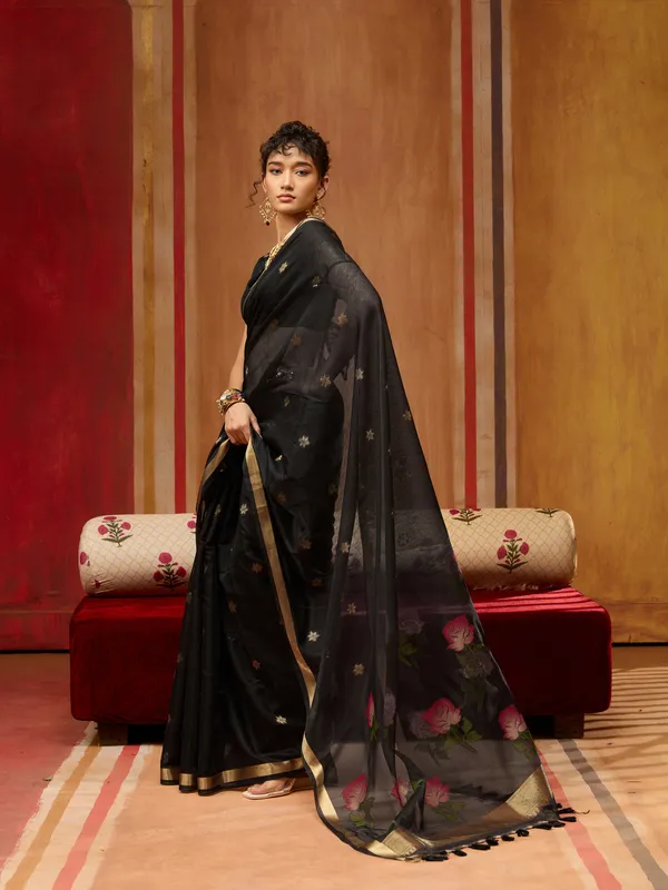 Black_Floral_Print_Saree_for_Women