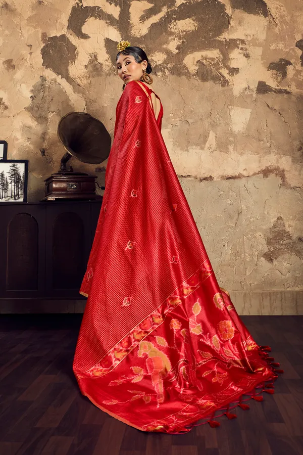 Red_Printed_Saree_With_Blouse_for_Women